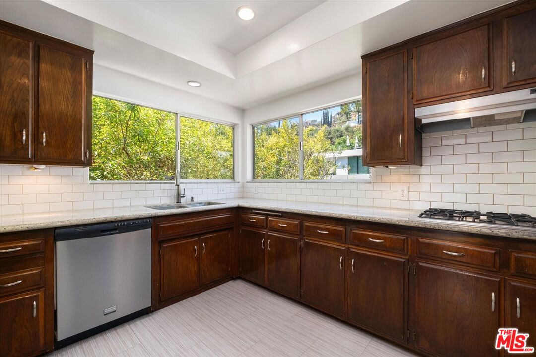 1528 Rising Glen Road West Hollywood, CA 90069 - Photo 6 of 18