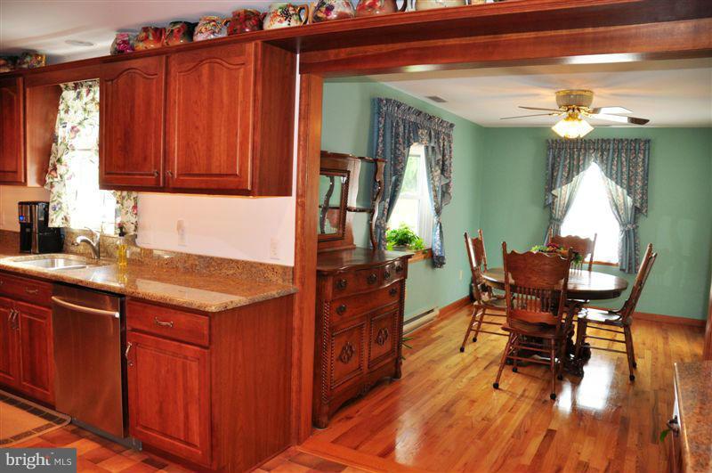 5500 Whitehall Road Cambridge, MD 21613 - Photo 8 of 30 Dining Room