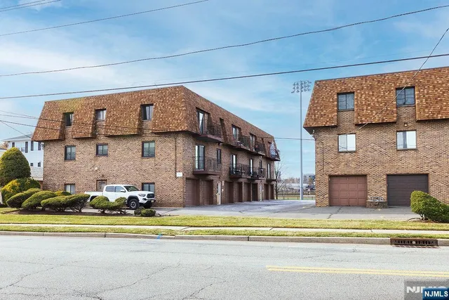 $469,000 | 825 Riverside Avenue, Unit 205, Lyndhurst, NJ 07071