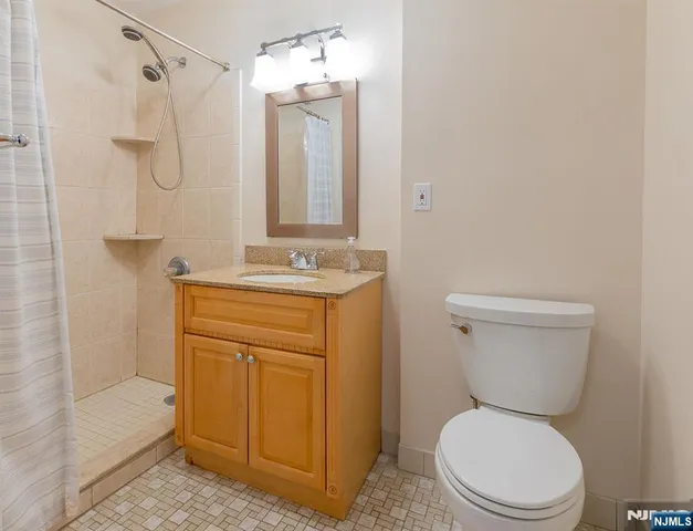 $469,000 | 825 Riverside Avenue, Unit 205, Lyndhurst, NJ 07071