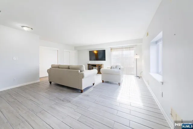 $469,000 | 825 Riverside Avenue, Unit 205, Lyndhurst, NJ 07071