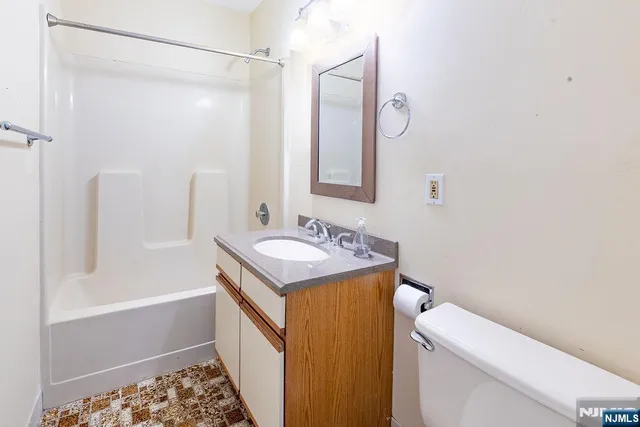 $469,000 | 825 Riverside Avenue, Unit 205, Lyndhurst, NJ 07071