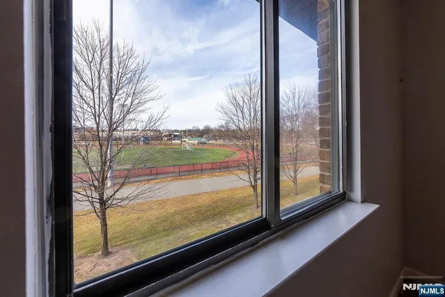 $469,000 | 825 Riverside Avenue, Unit 205, Lyndhurst, NJ 07071