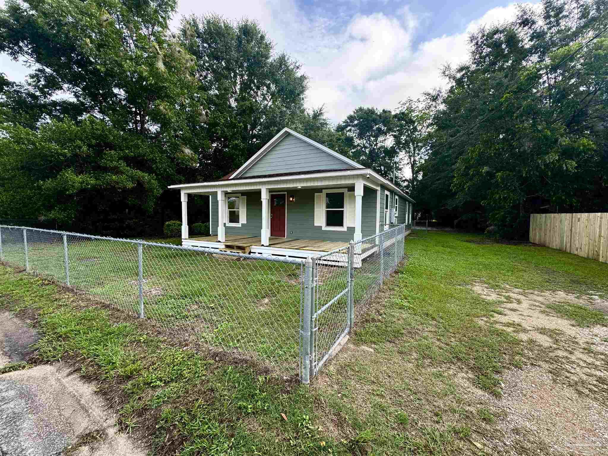 424 Front Street Century, FL 32535 - Photo 8 of 48