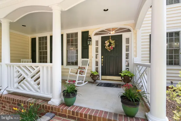 a house view with a outdoor space