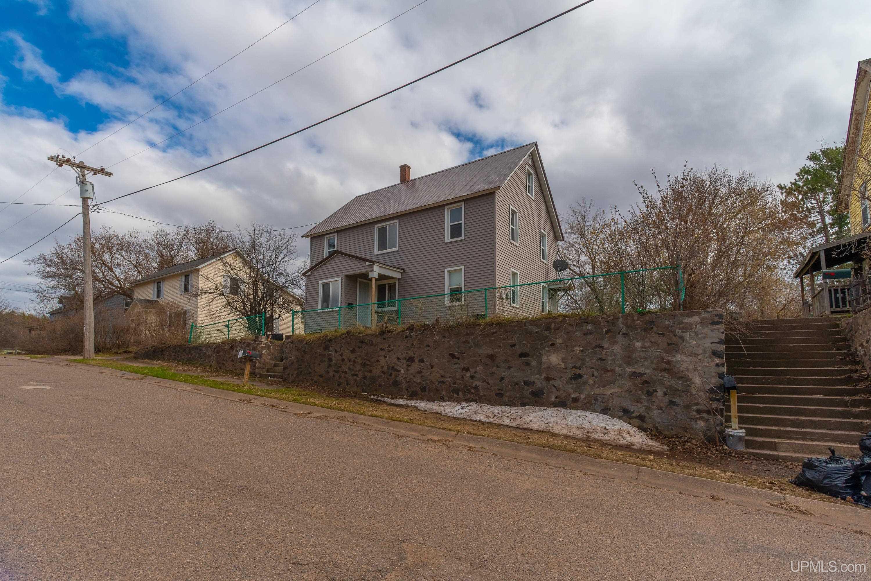 708 Bank Street Ishpeming, MI 49849 - Photo 21 of 36