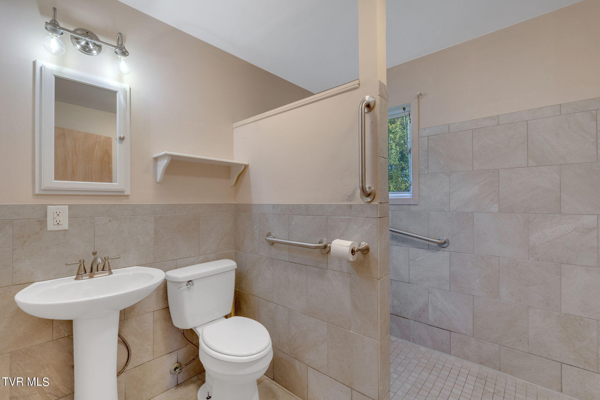 311 Oak Road Bristol, TN 37620 - Photo 19 of 26 19-web-or-mls-JH 20241019-055