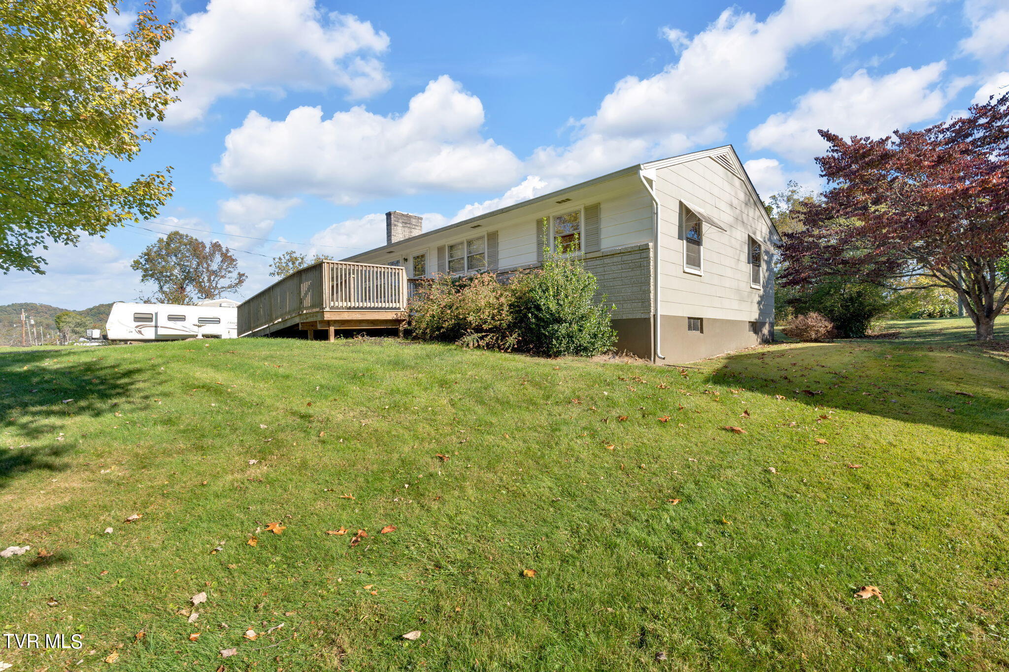 311 Oak Road Bristol, TN 37620 - Photo 3 of 26 3-web-or-mls-JH 20241019-007