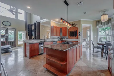 $975,000 | 5610 Westerham, Weston Lakes, TX 77441