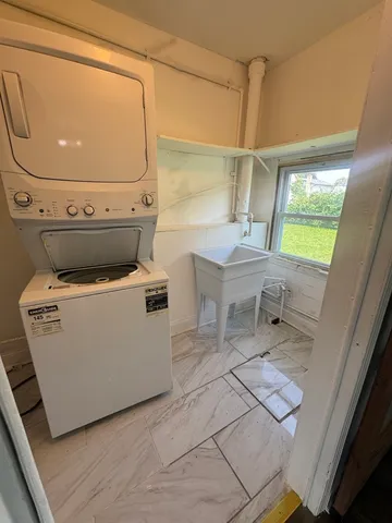 $2,700 | 7940 West 71st Street, Bridgeview, IL 60455