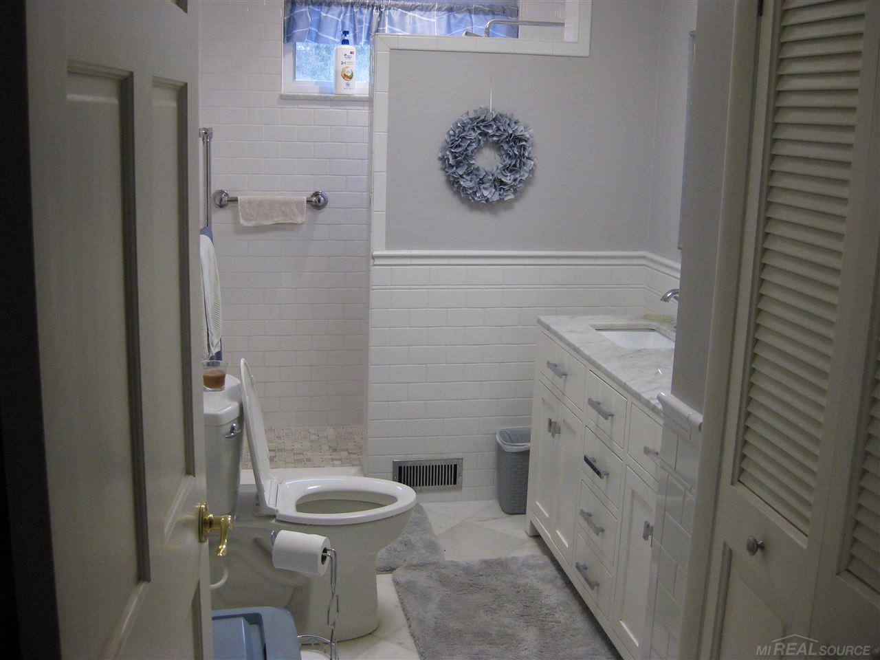 1231 East Gunn Road Rochester, MI 48306 - Photo 26 of 56 50069628-25.JPG