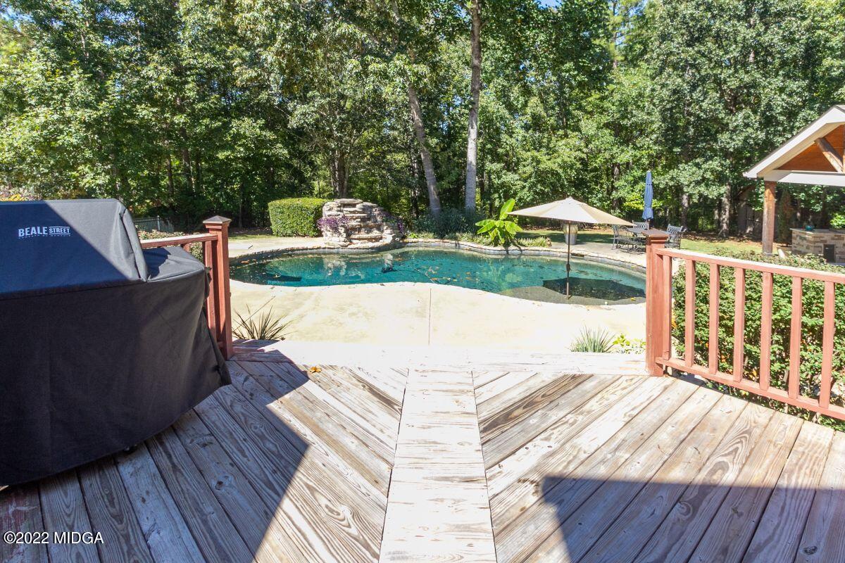 500 River Walk Forsyth, GA 31029 - Photo 24 of 31 a view of a table and chairs on the roof deck