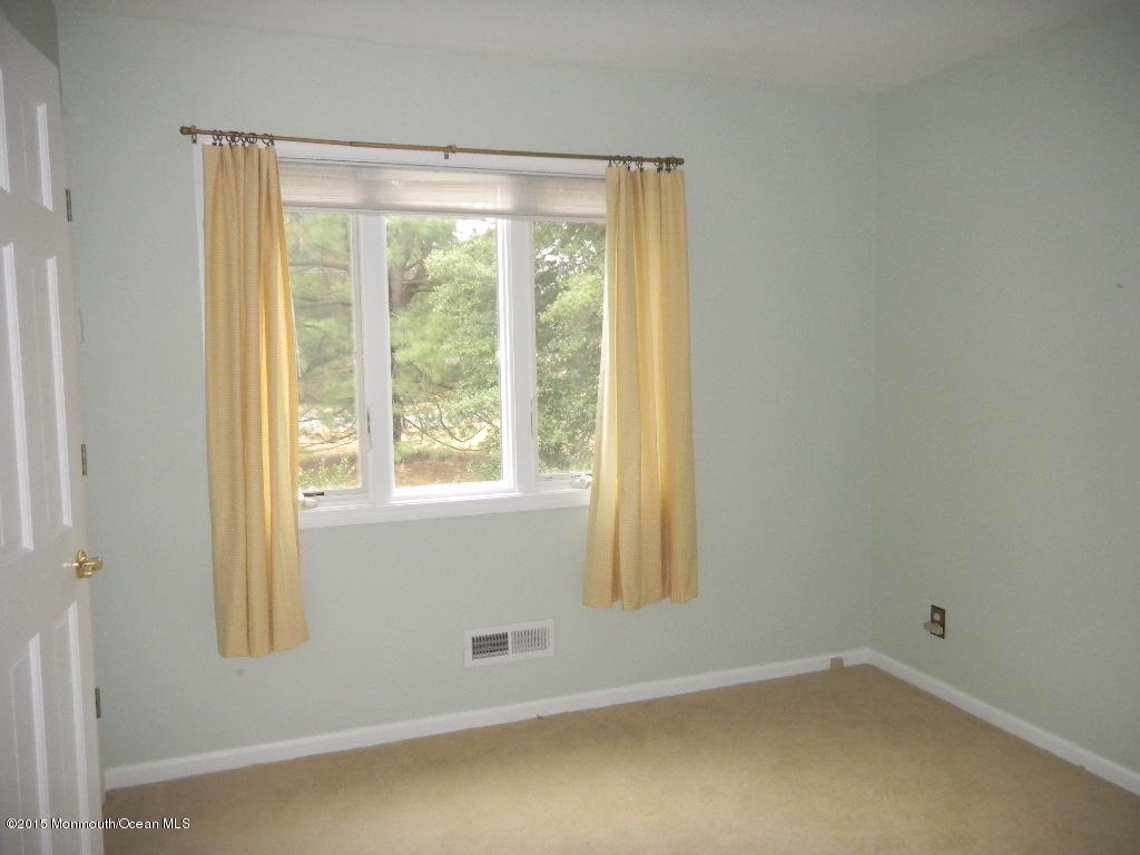 15 Riveredge Road Tinton Falls, NJ 07724 - Photo 14 of 21 DSCN1404