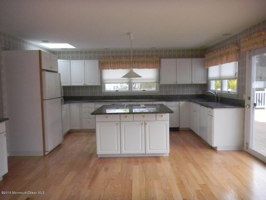 15 Riveredge Road Tinton Falls, NJ 07724 - Photo 3 of 21 DSCN1431