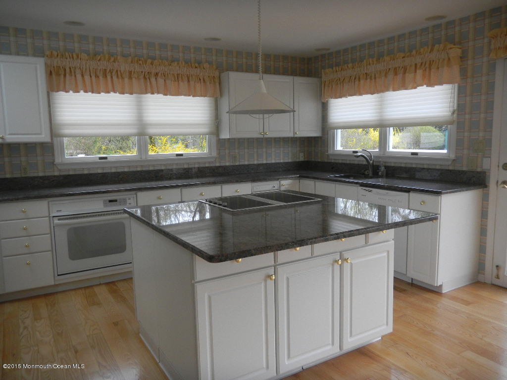 15 Riveredge Road Tinton Falls, NJ 07724 - Photo 4 of 21 DSCN1436