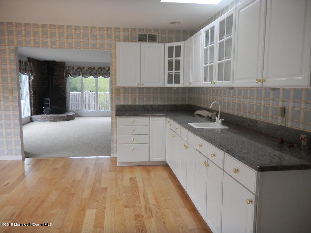 15 Riveredge Road Tinton Falls, NJ 07724 - Photo 5 of 21 DSCN1433