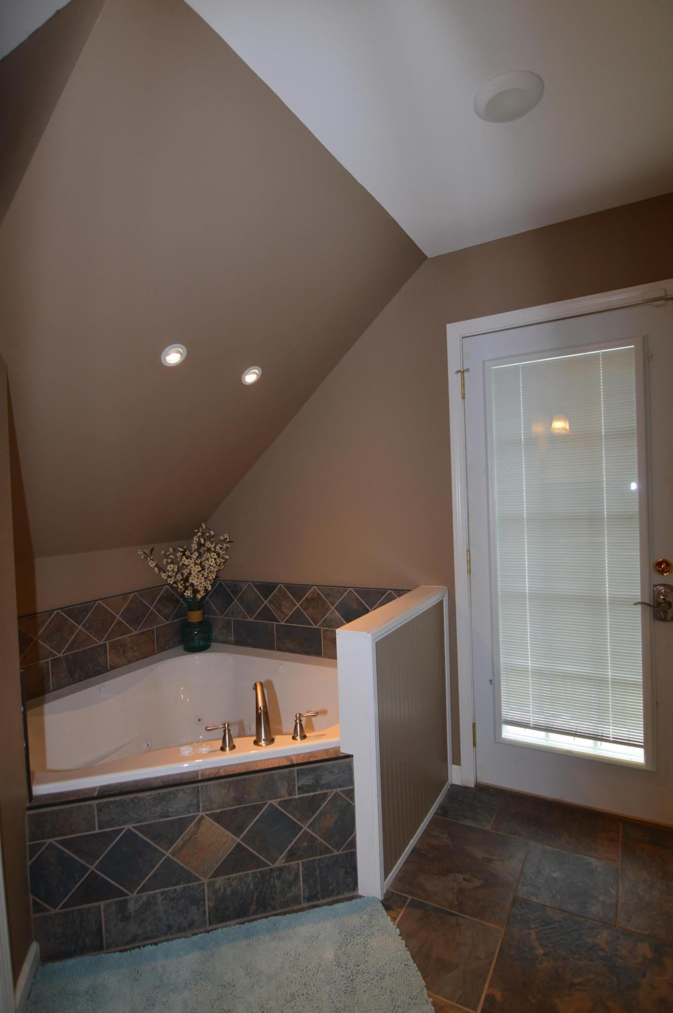239 Long Road Kingston, TN 37763 - Photo 18 of 31 Jacuzzi