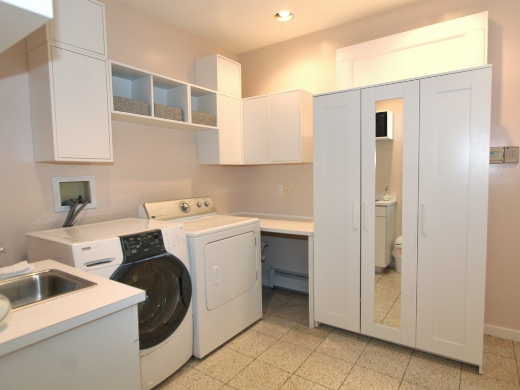 44 Whisper Drive Worcester, MA 01609 - Photo 16 of 40 a utility room with dryer and washer