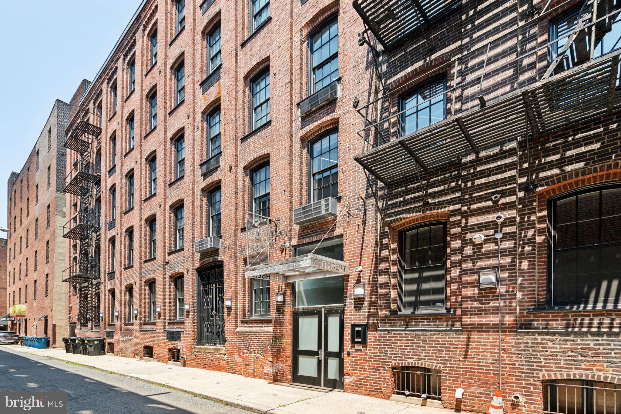 205 Cuthbert Street, Unit 301 Philadelphia, PA 19106 - Photo 23 of 25 front view of a building