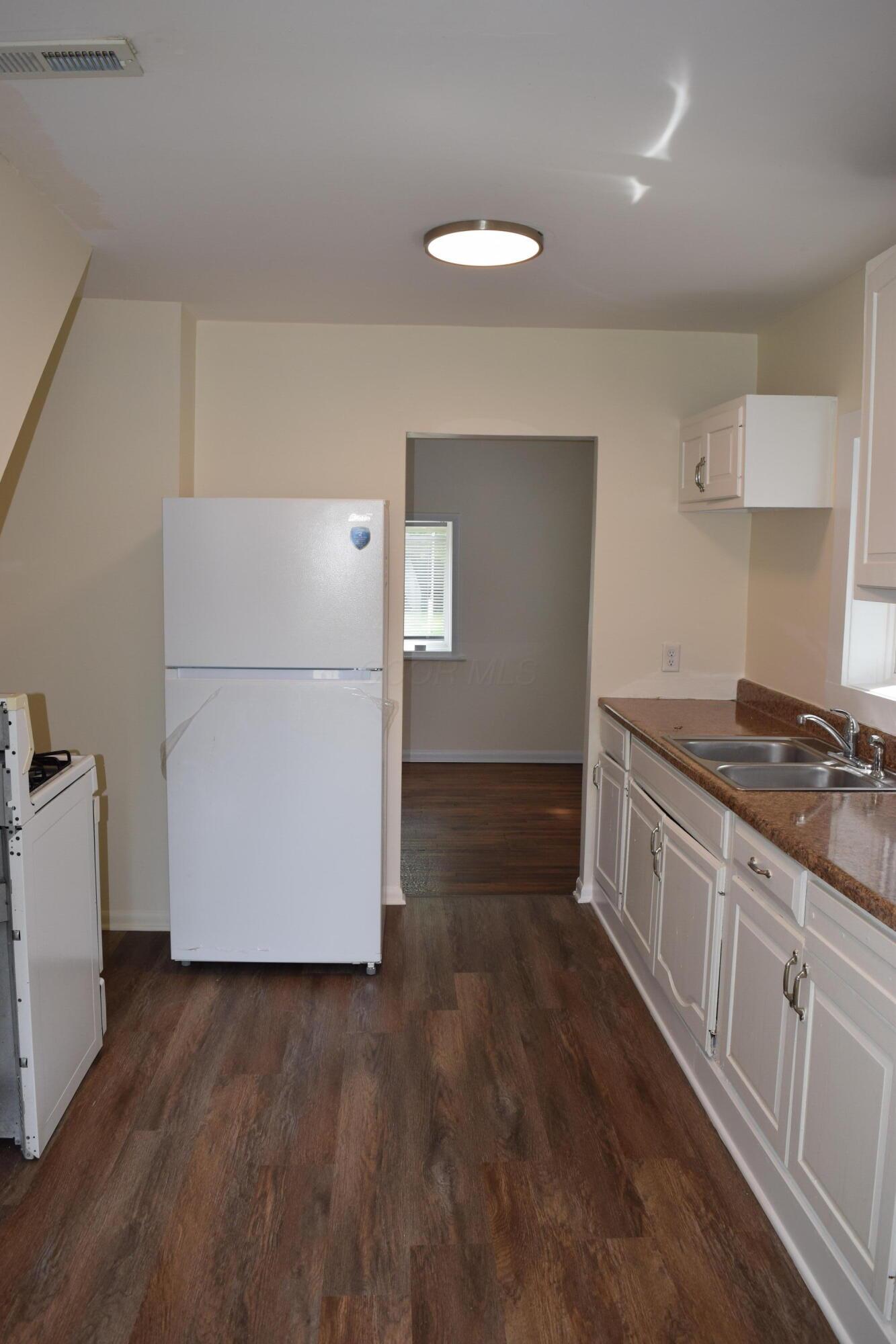 2034 Ferris Road Columbus, OH 43224 - Photo 9 of 14