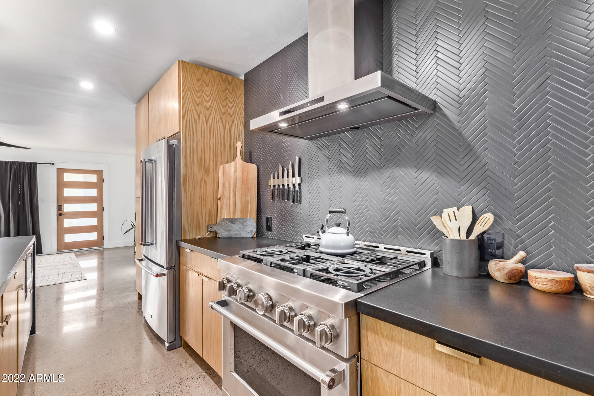 1126 East Ocotillo Road Phoenix, AZ 85020 - Photo 14 of 43 Range Hood/Backsplash