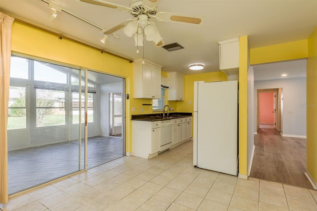 2949 Briar Cliff Drive Palm Harbor, FL 34684 - Photo 12 of 35