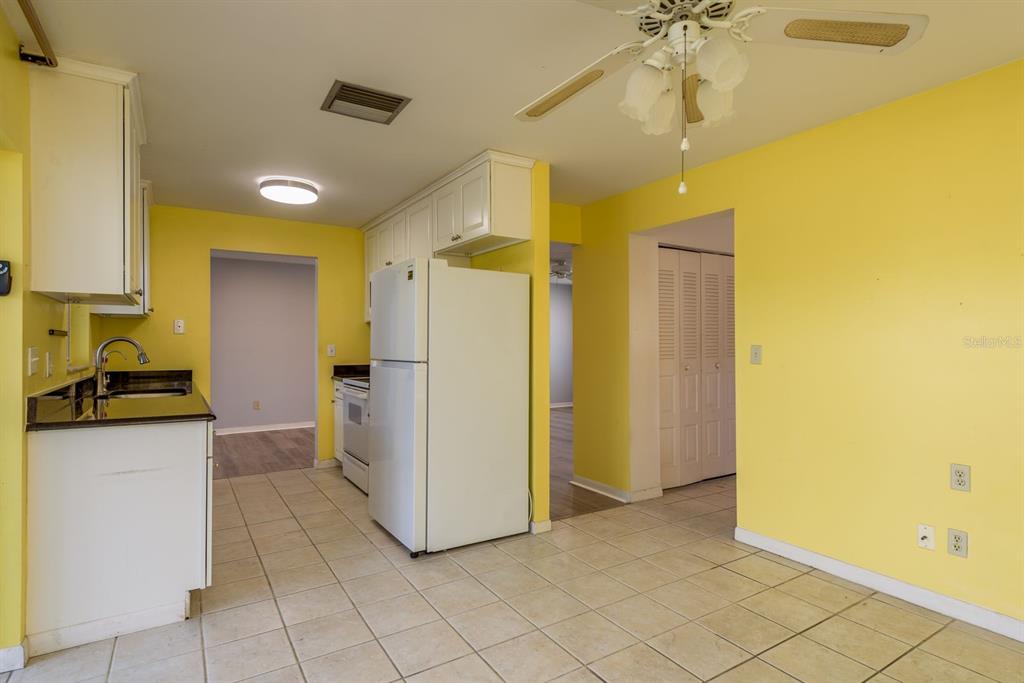 2949 Briar Cliff Drive Palm Harbor, FL 34684 - Photo 13 of 35