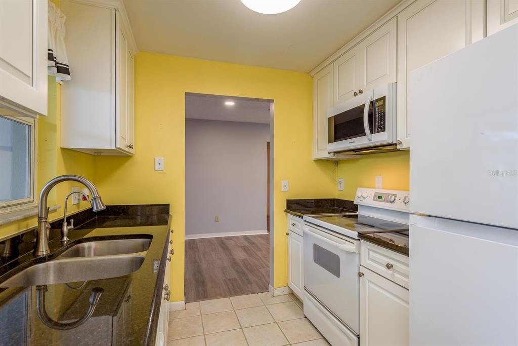 2949 Briar Cliff Drive Palm Harbor, FL 34684 - Photo 15 of 35