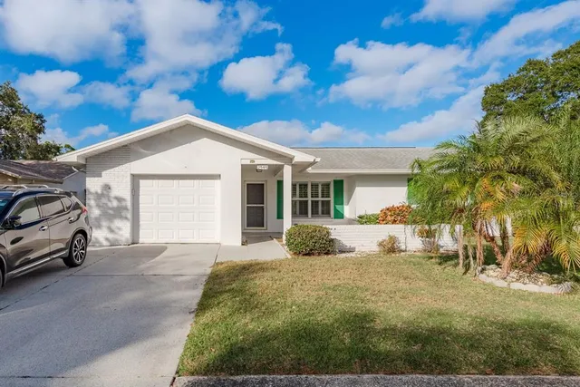 $375,000 | 2949 Briar Cliff Drive, Palm Harbor, FL 34684