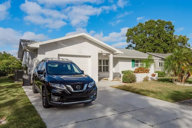 $375,000 | 2949 Briar Cliff Drive, Palm Harbor, FL 34684