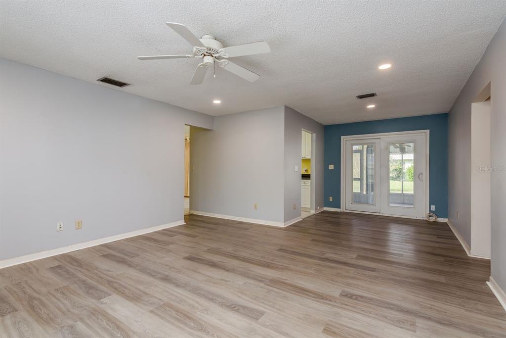 2949 Briar Cliff Drive Palm Harbor, FL 34684 - Photo 9 of 35