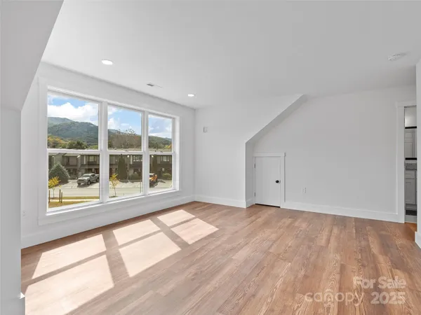 $695,000 | 15 Riemar Lane, Waynesville, NC 28786