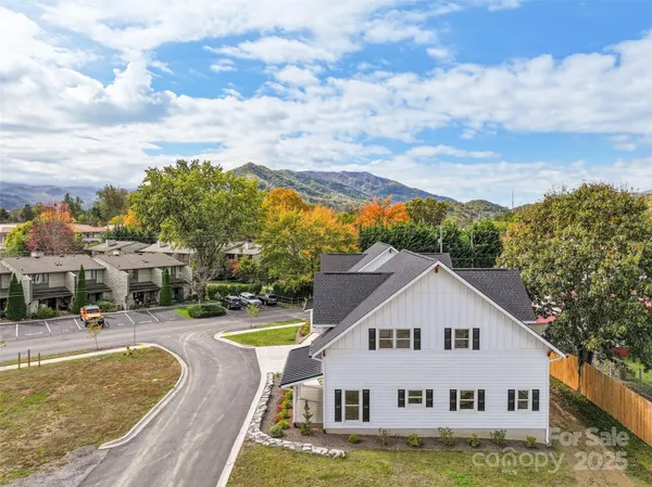 $695,000 | 15 Riemar Lane, Waynesville, NC 28786