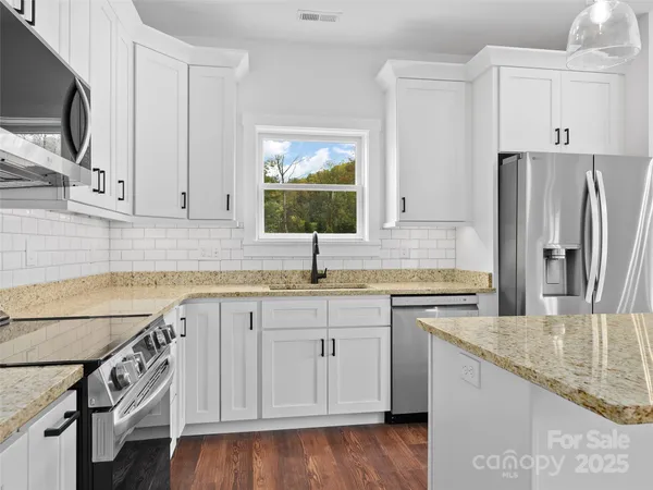 $695,000 | 15 Riemar Lane, Waynesville, NC 28786