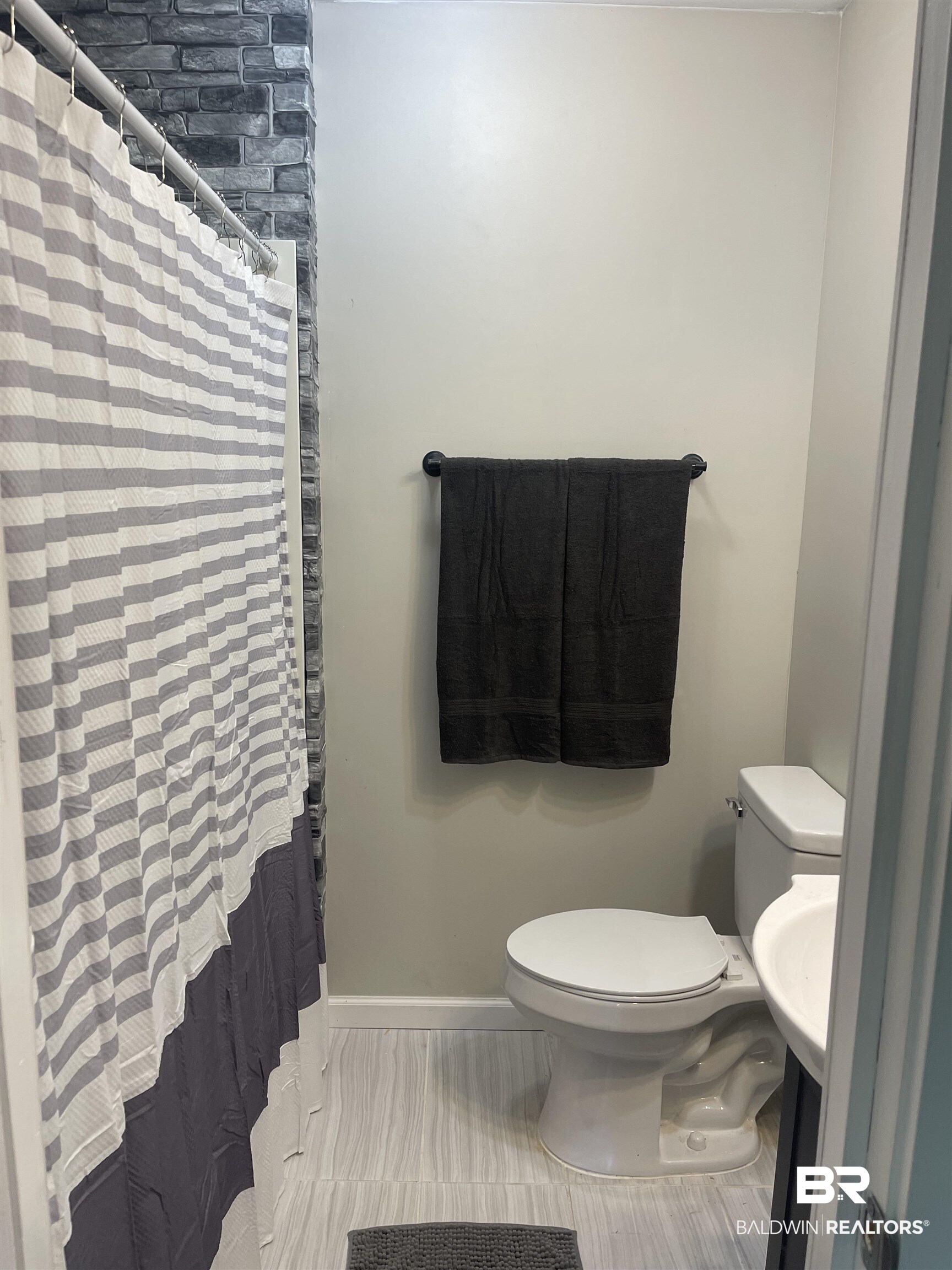 15060 Starlight Avenue Wilmer, AL 36587 - Photo 5 of 12 Bathroom with walk in shower and toilet