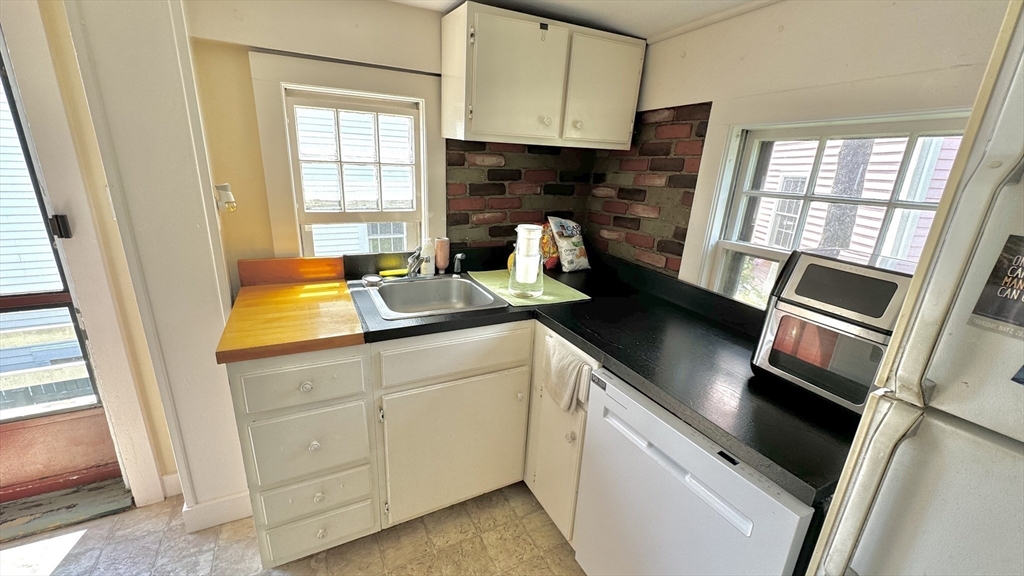 1 Washington Street, Unit 1 Marblehead, MA 01945 - Photo 3 of 6