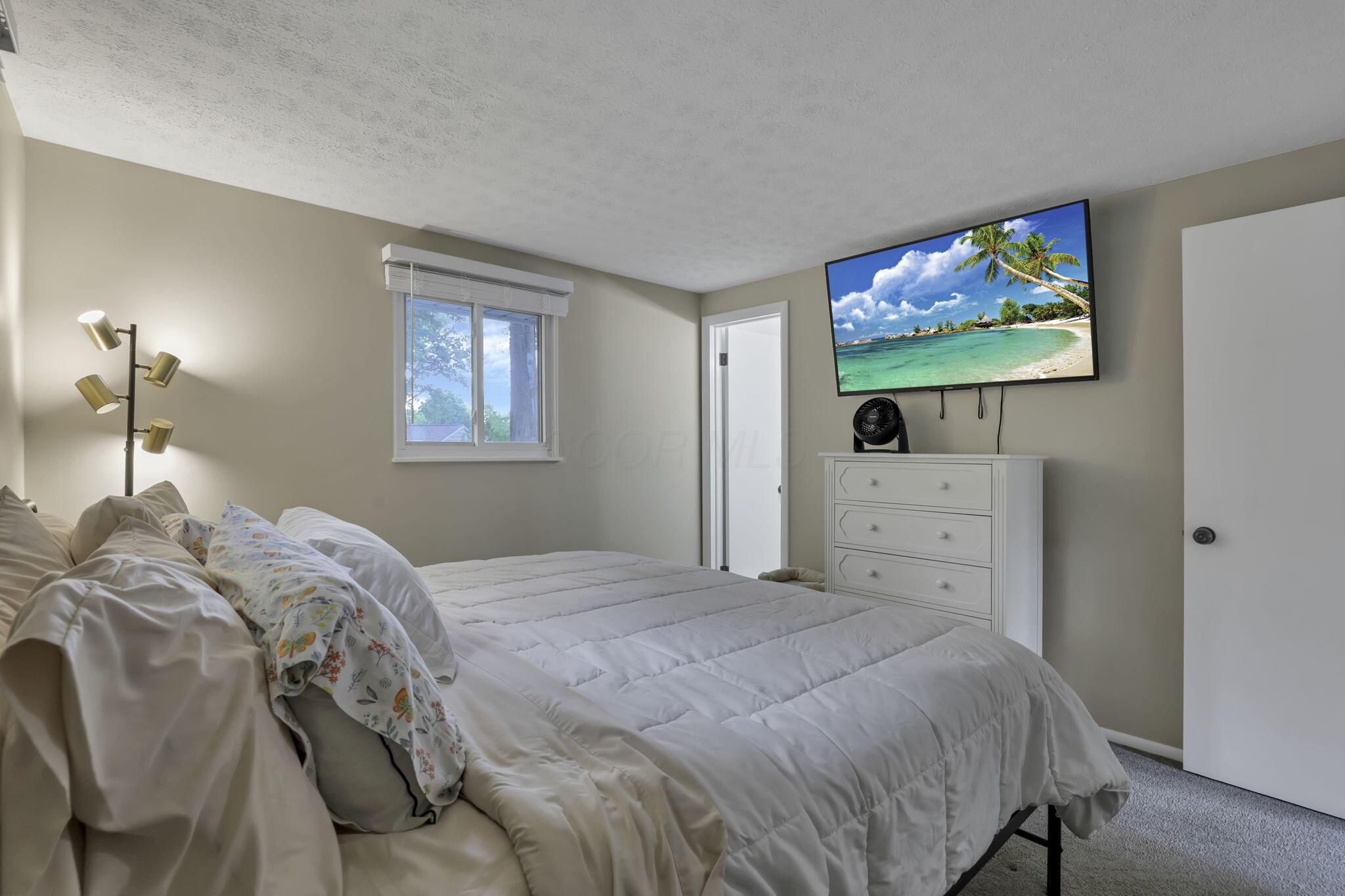5252 Roche Place Columbus, OH 43229 - Photo 24 of 46 24-web-or-mls-IMG_1280