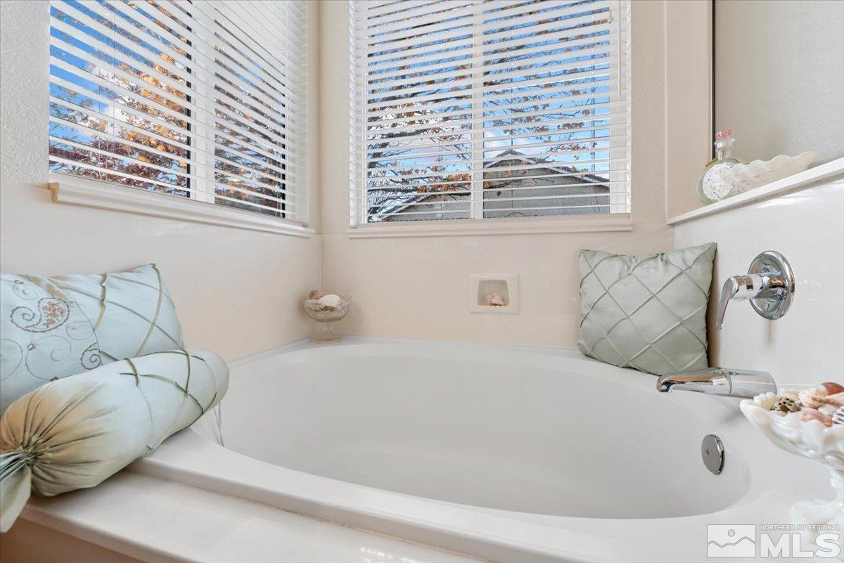 10055 Kentfield Place Reno, NV 89521 - Photo 22 of 39 a bathroom with a bathtub and a window
