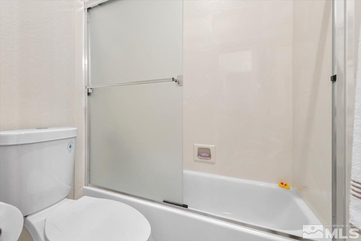 10055 Kentfield Place Reno, NV 89521 - Photo 29 of 39 a bathroom with a toilet and a bathtub