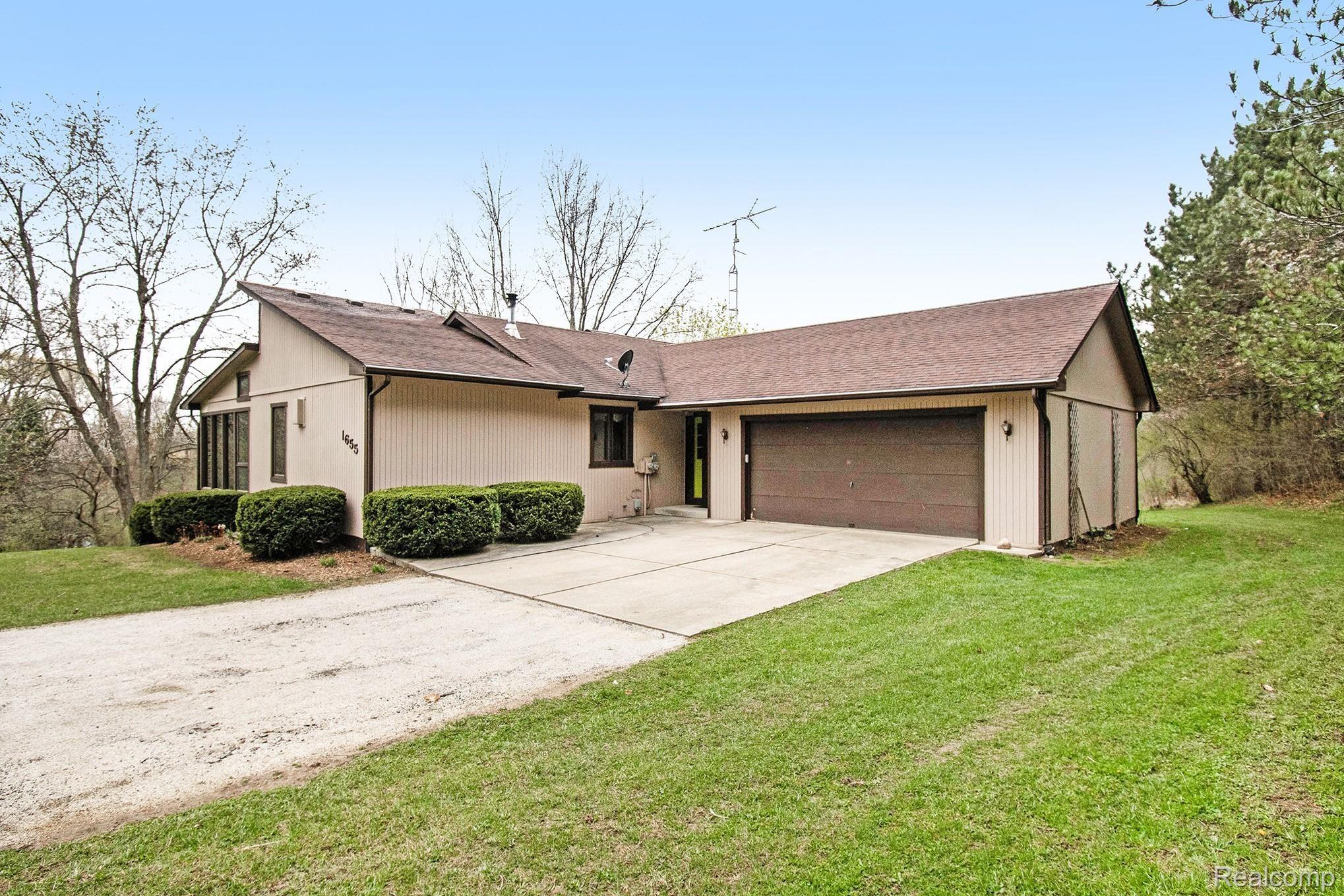 1655 Gray Road Lapeer, MI 48446 - Photo 2 of 36 210412 Brennan 1655 Gray Road_50.jpg