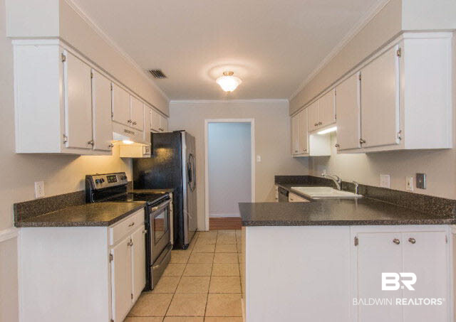 3151 Wellborne Drive West Mobile, AL 36695 - Photo 10 of 22 Lots of Counter Space
