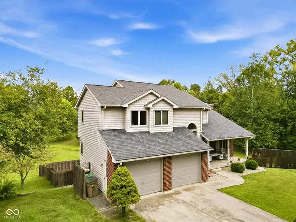 $395,000 | 523 Kinney Lane, Columbus, IN 47201