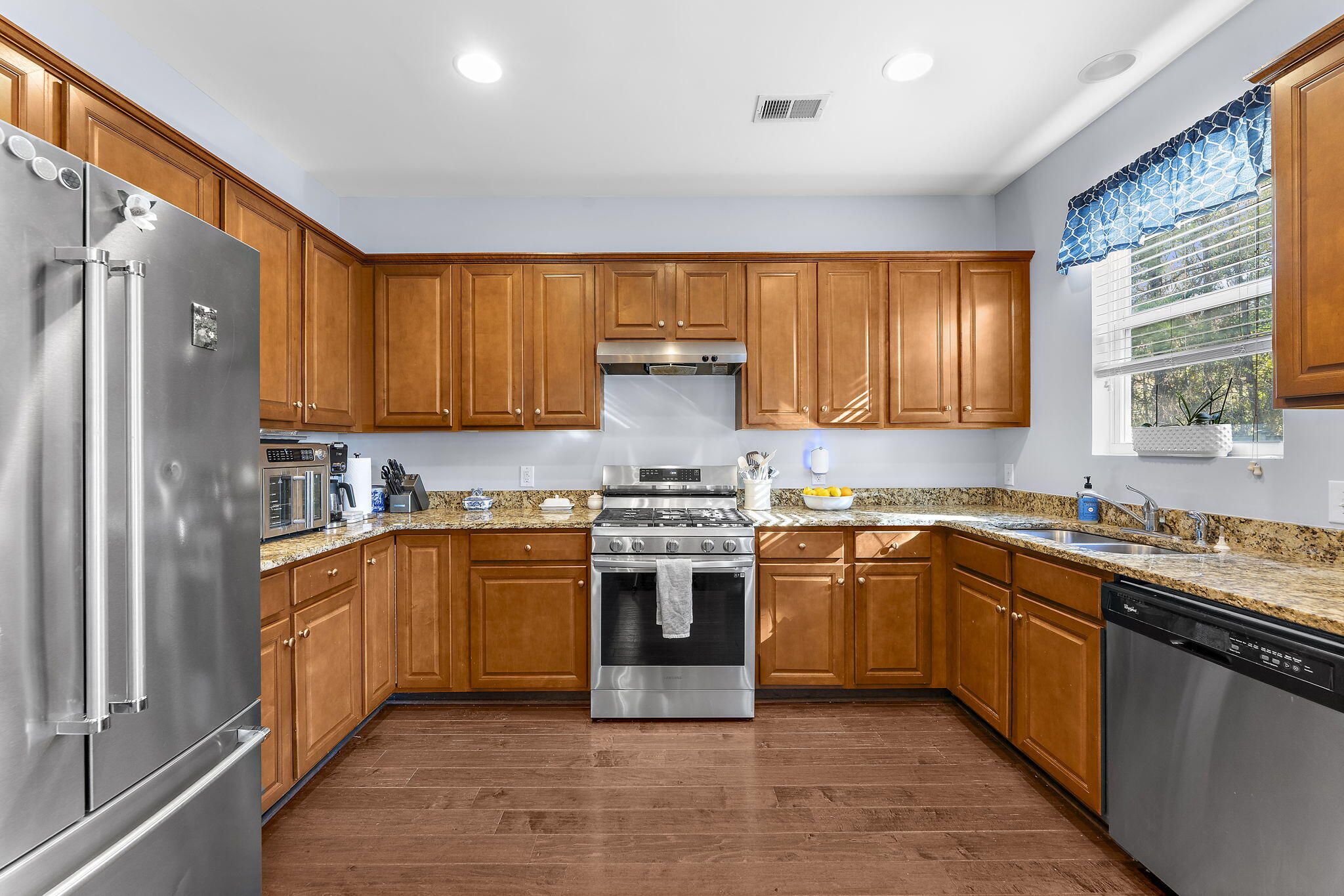 1301 Merchant Court Mount Pleasant, SC 29466 - Photo 17 of 46 13-web-or-mls-DSC04201