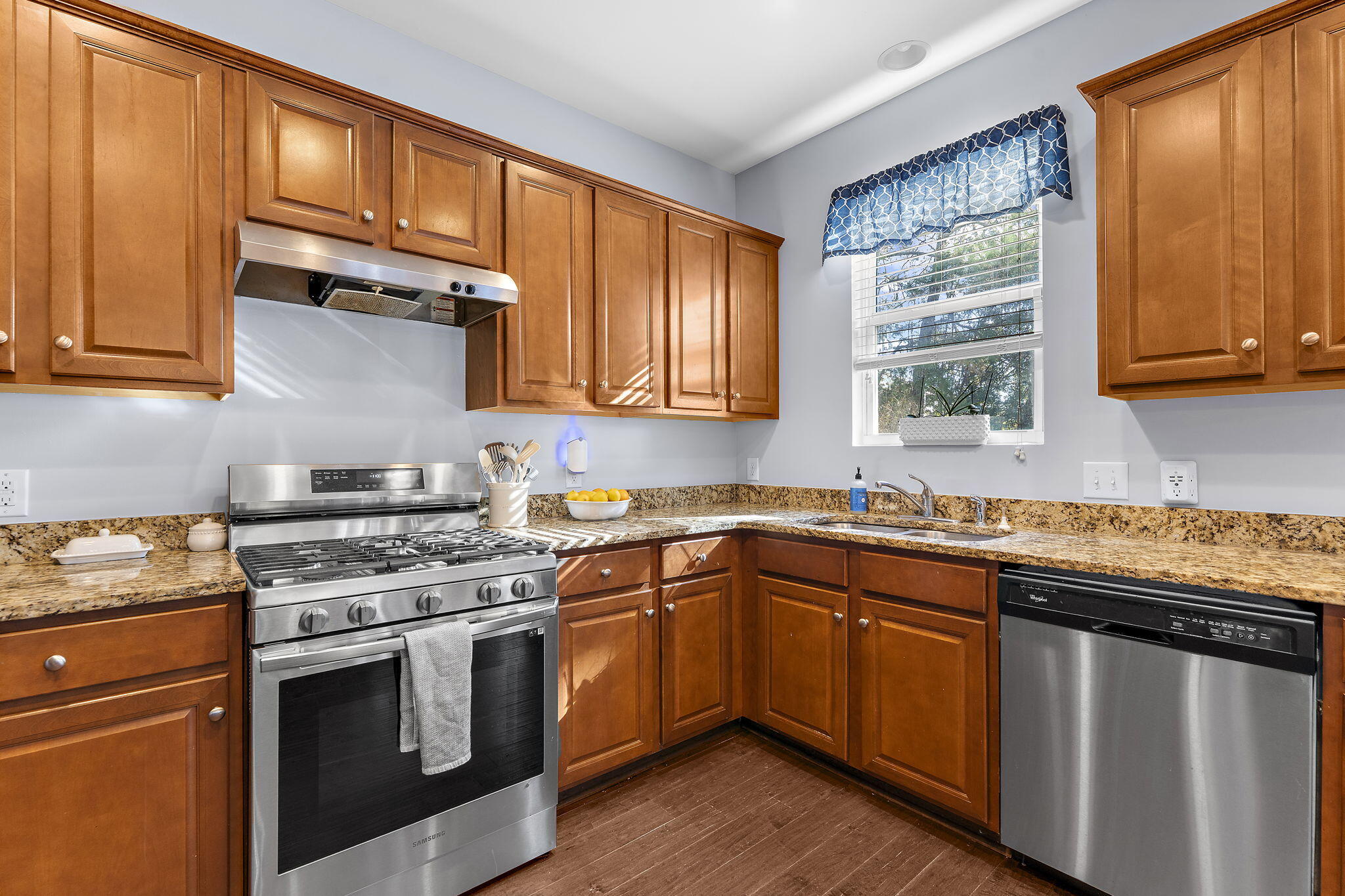 1301 Merchant Court Mount Pleasant, SC 29466 - Photo 18 of 46 14-web-or-mls-DSC04206