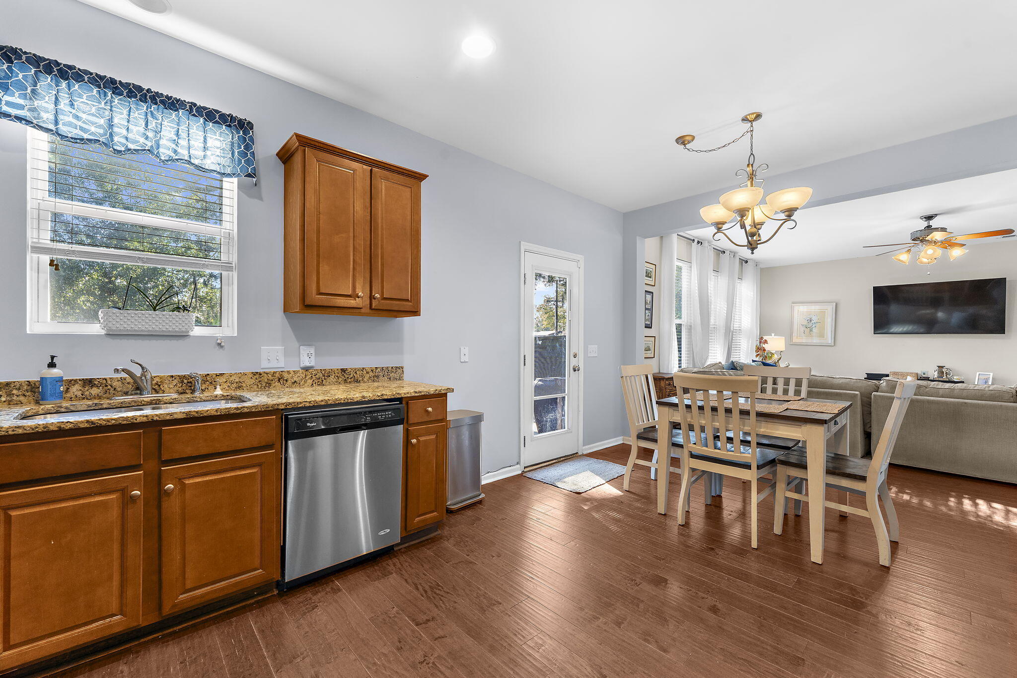 1301 Merchant Court Mount Pleasant, SC 29466 - Photo 19 of 46 15-web-or-mls-DSC04211