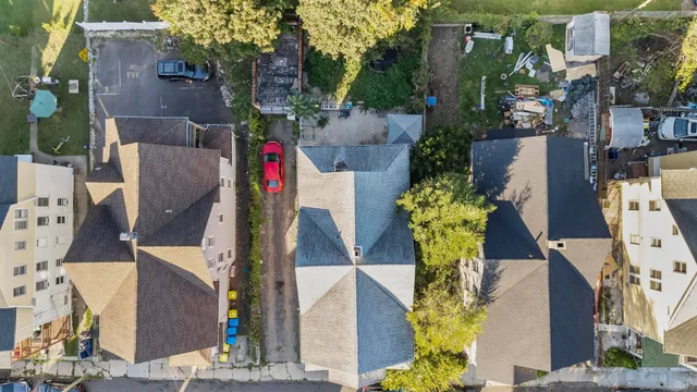 $419,900 | 31 Eastwood Avenue, Waterbury, CT 06705