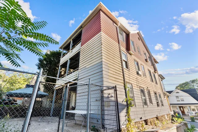 $419,900 | 31 Eastwood Avenue, Waterbury, CT 06705