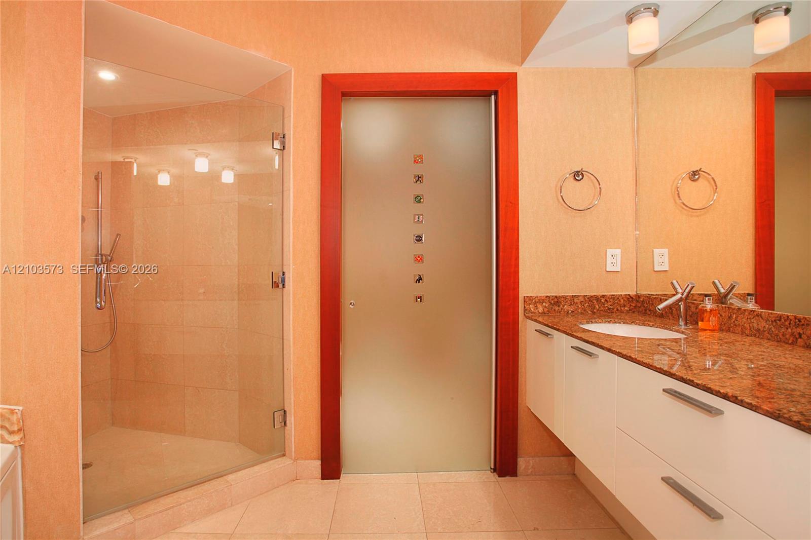 400 Alton Road, Unit 811 Miami Beach, FL 33139 - Photo 16 of 35 Gallery Image 16