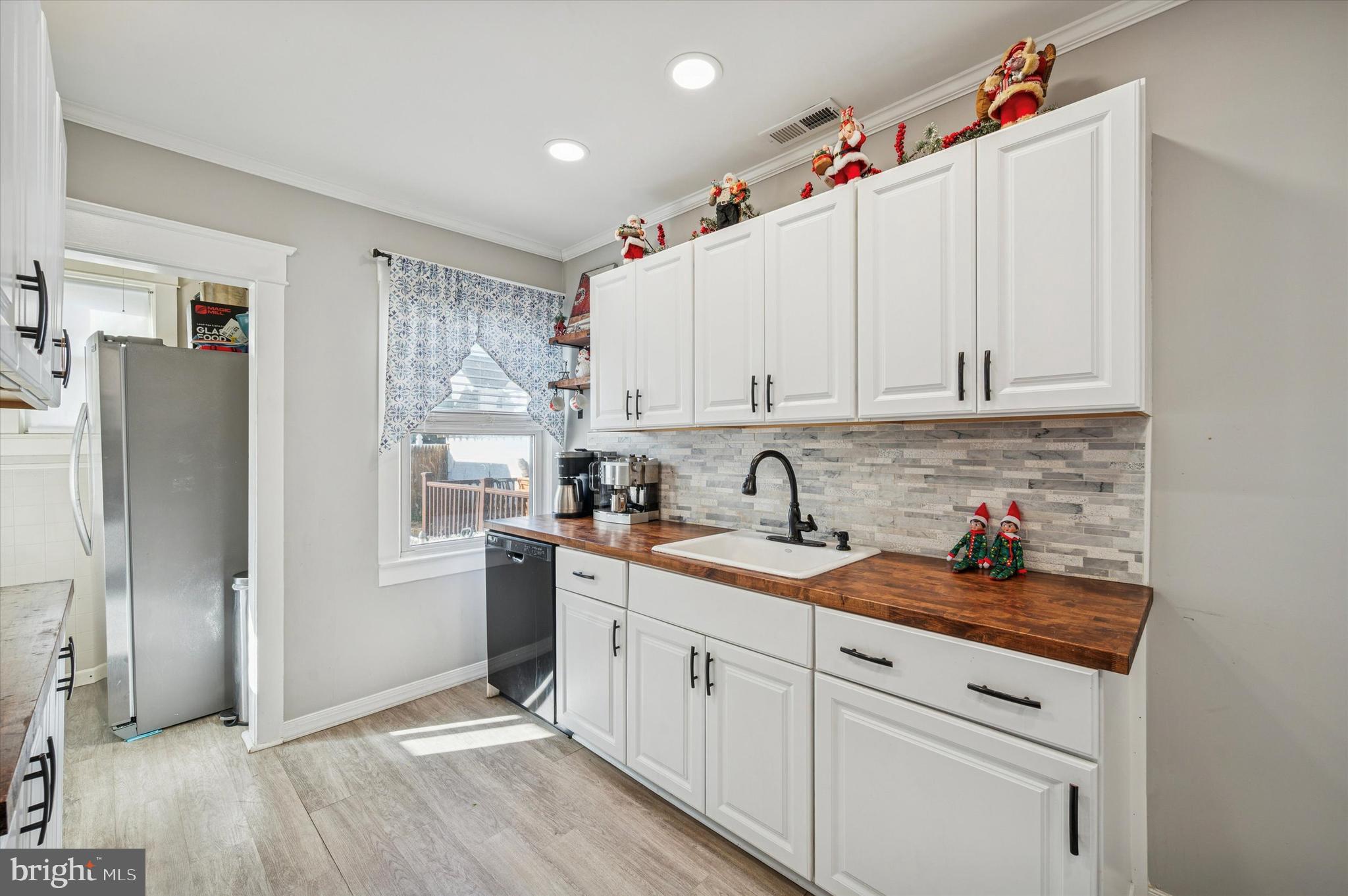 220 Sedgewood Road Springfield, PA 19064 - Photo 11 of 27 a kitchen with stainless steel appliances granite countertop a sink dishwasher and cabinets with wooden floor