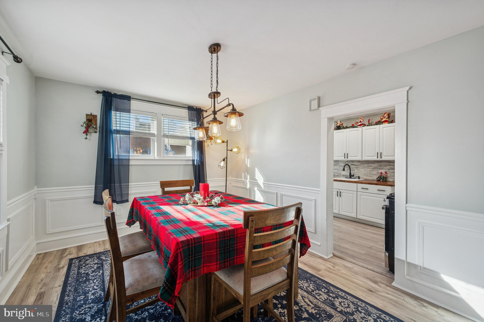 220 Sedgewood Road Springfield, PA 19064 - Photo 10 of 27 a view of a dining room with furniture